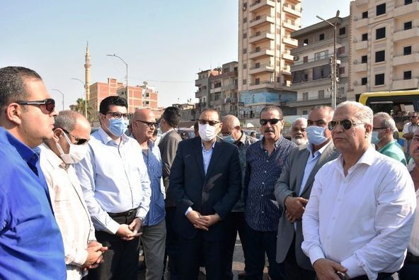 محافظ الشرقية يؤدي واجب العزاء والمواساه في وفاة شقيق النائب مجدي عاشور عضو مجلس النواب بمدينة الزقازيق
