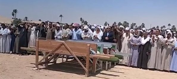 المئات يشيعون جثامين 4 أشقاء صعقتهم الكهرباء بالفيوم
