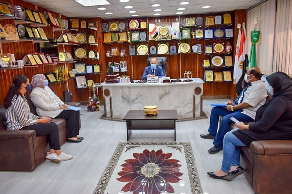 وكيل وزارة الصحة بالشرقية يجتمع بمديري الإدارات الفنية بالمديرية لمناقشة الخطة اليومية لتطعيم المواطنين بلقاح كورونا