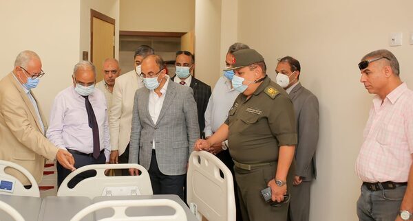 رئيس جامعة الزقازيق يتفقد مستشفى العاشر من رمضان الجامعى