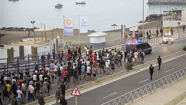سبتة بعد عبور 50 ألف مهاجر.. الجوع يحطم حلم الوصول إلى أوروبا