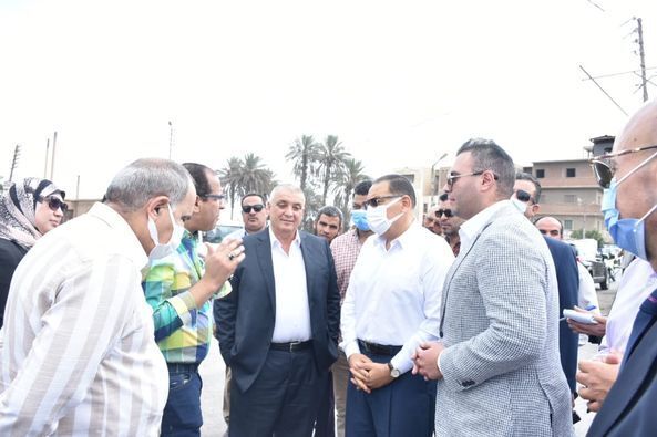 محافظ الشرقية يتفقد كوبري أبو طبل بمنيا القمح لبحث إمكانية توسعته أمام حركة السيارات والمارة