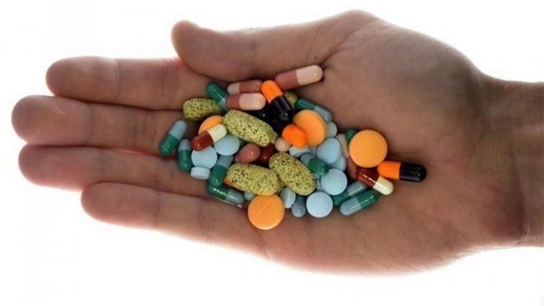 «أدوية السوشيال ميديا» تسبب جلطات المخ.. و«الصحة» تحذر