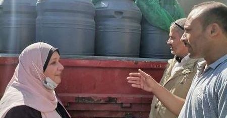 ضبط 2 طن و800 كيلو مخللات مجهولة المصدر محملة على سياره جامبو خلال حملة تموينية بنطاق مركز ههيا