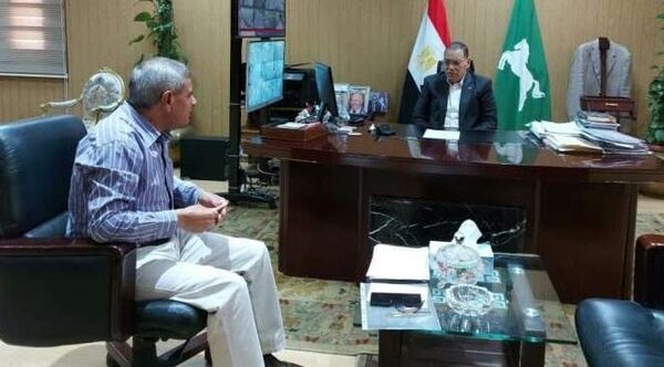 محافظ الشرقية يلتقي مدير مديرية الطرق والنقل ويُشدد على إسراع تنفيذ مشروعات الرصف