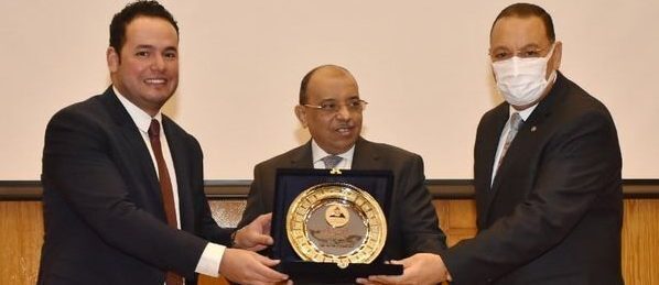 وزيرالتنميةالمحلية: يُسلم جائزتي أفضل تجربة تنموية ناجحة وأفضل إدارة محليه لمحافظ الشرقية ونائبه