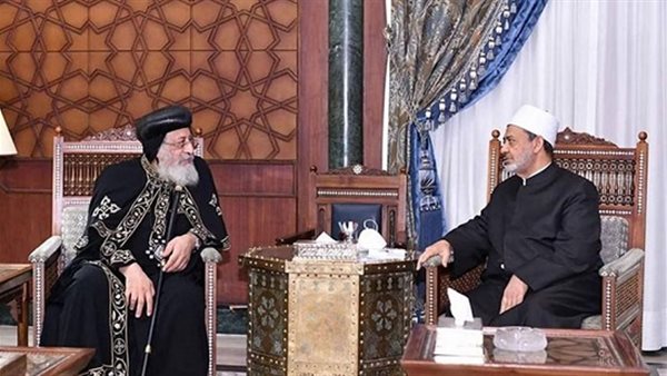 الإمام الأكبر والبابا تواضروس يتبادلان التهنئة بعيد الفطر وعيد القيامة