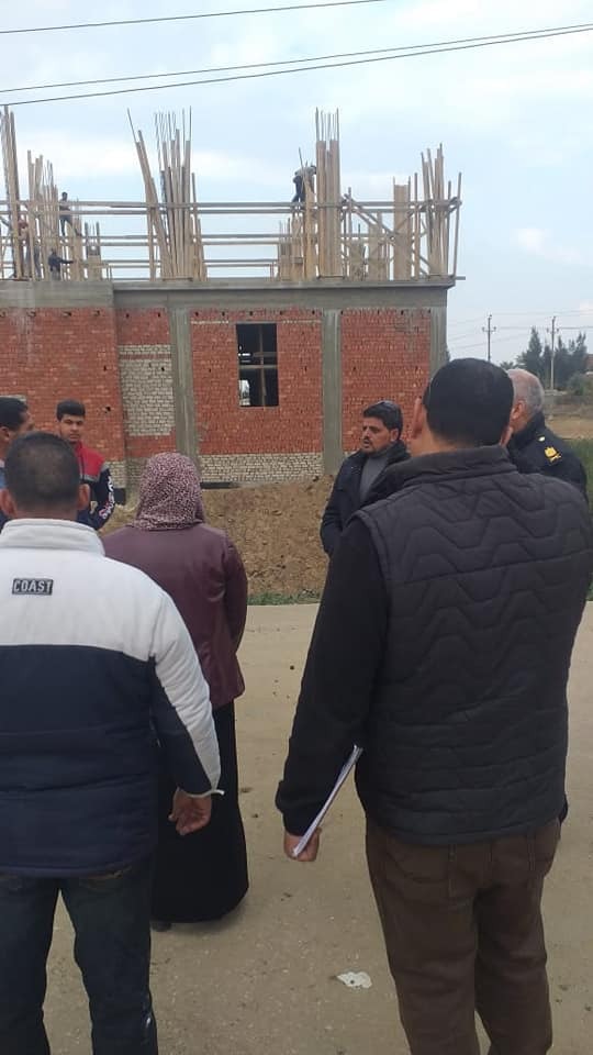 رئيس مركز ومدينه بلبيس: يأمر بازاله فك شده خشبيه لاعمدة علي مساحه 450متر