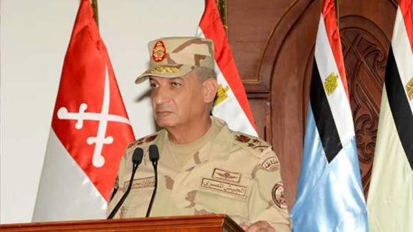 وزير الدفاع يكرم قادة القوات المسلحة المُحالين للتقاعد