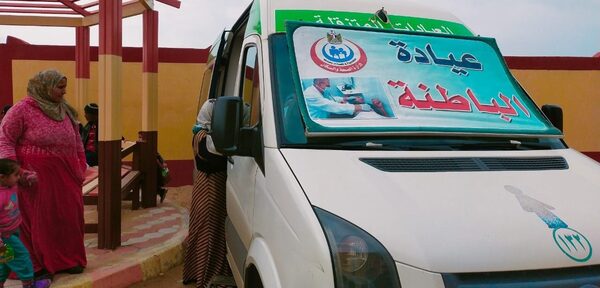 توقيع الكشف على ما يقارب ١٨٠٠ مريض بالقافلة الطبية بقرية الشيخ بشير بالحسينية