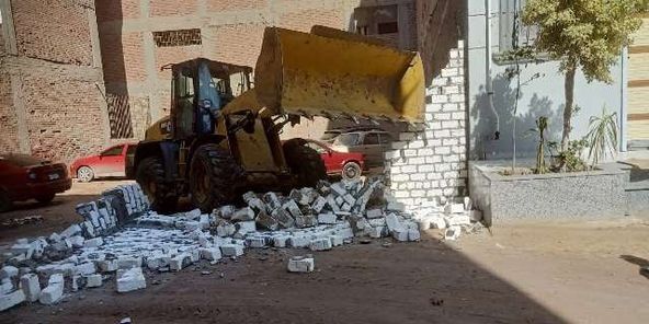 الأجهزة التنفيذية بالشرقية تضرب بقوه لإنفاذ القانون على المتعدين على الأراضى الزراعية
