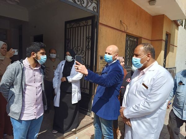 وكيل وزارة الصحة بالشرقية يتفقد تطعيم المواطنين بلقاح كورونا بمكتب صحة ثان الزقازيق