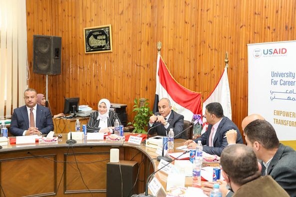 رئيس جامعة الزقازيق يشهد فعاليات المائدة المستديرة لمناقشة