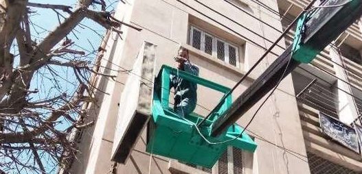 حملات مكثفة لرفع وإزالة الإعلانات المخالفة وغير المرخصة بمراكز ومدن الشرقية