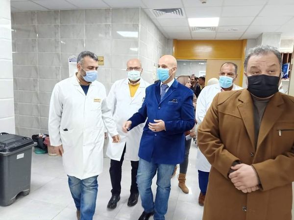 وكيل وزارة الصحة بالشرقية يتفقد سير العمل بمستشفي الزقازيق العام وأعمال التطوير بها