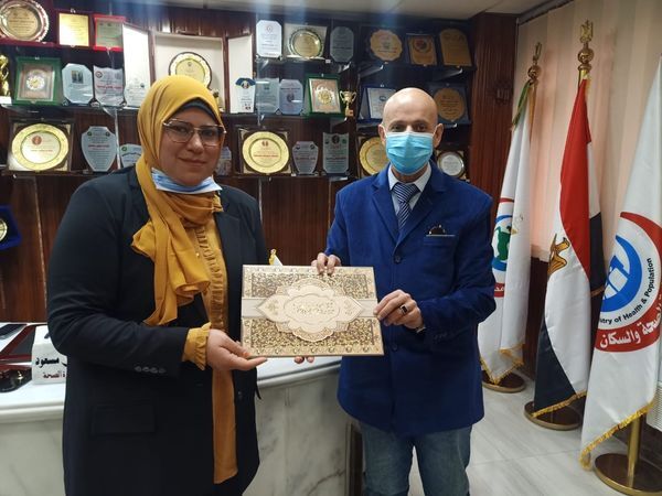 وكيل وزارة الصحة بالشرقية يكرم بعض المساهمين في دعم المستشفيات بالأجهزة الطبيةالخميس