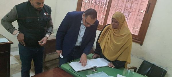 محافظ الشرقية يُفاجئ العاملين بالوحدة المحلية بالصالحية القديمة