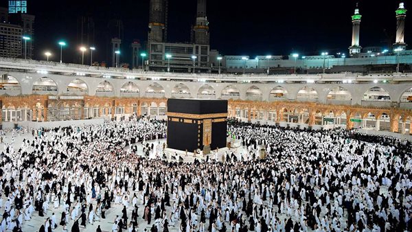 باسم السيسي : انخفاض أسعار العمرة لنصف الثمن في هذا الموعد.. فيديو