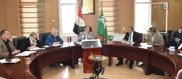 محافظ الشرقية يعقد إجتماعاً لمتابعة جاهزية المحافظة لإستقبال موسم حصاد وتوريد القمح لعام 2022م