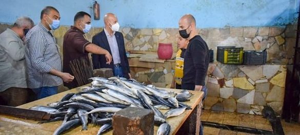 ضبط وإعدام ما يقارب ٤ طن أغذية وتشميع مخبز ومصنع بفاقوس