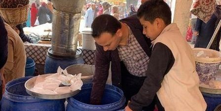 غلق وتشميع 48 منشأه غذائية تعمل بدون ترخيص وإعدام 4 طن أغذية فاسدة بالشرقية