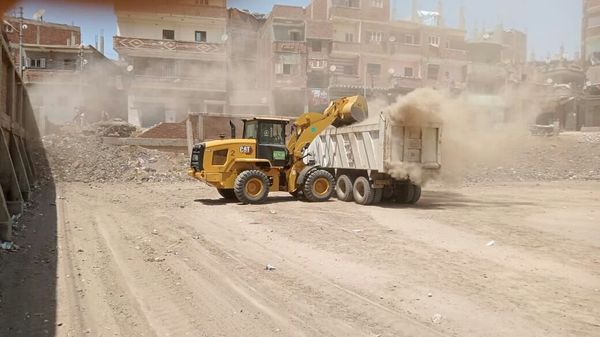 وحدة التدخل السريع بالشرقية تقوم برفع (110300) طن قمامة ومخلفات بنطاق المحافظة