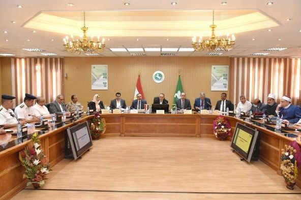 محافظ الشرقية يترأس اجتماع المجلس التنفيذي ويٌشيد بدور رجال المرور والعاملين بالإدارة العامة للمواقف