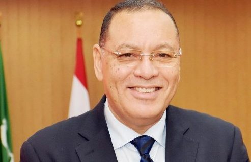 محافظ الشرقية يُهنئ الطالبه آلاء أحمد أمين حسنين لحصولها علي المركز الأول على مستوي الجمهورية