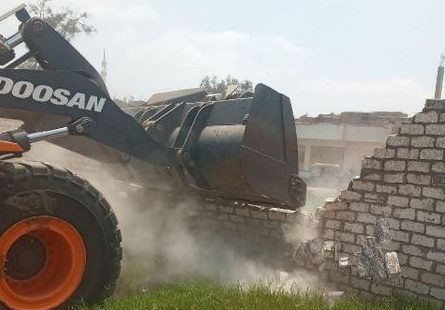 الأجهزة التنفيذية والأمنية تُنفذ حملة مكبرة لإزالة التعديات على أراضي أملاك الدولة بنطاق مركز ومدينة الحسينية