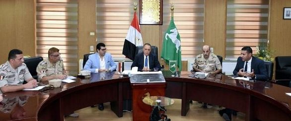 محافظ الشرقية يعقد إجتماعاً مع أعضاء اللجنة المشكلة للمرور عل مشروعات تبطين الترع