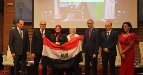 محافظ الشرقية يهنئ مدرسة تصدرت مسابقة الأسبوع العربي للبرمجة