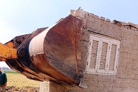 إزالة 41 حالة تعدي بمساحة 6 ألاف و82 متر مباني و 11 حالة تعدي بمساحه 100 فدان بالشرقية