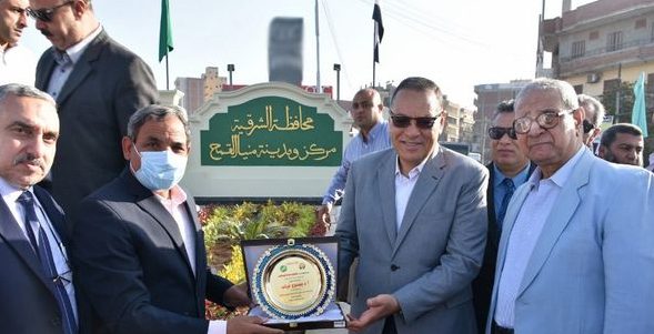 محافظ الشرقية يفتتح أعمال تطوير وتجميل ميدان الإشارة بمدخل منيا القمح