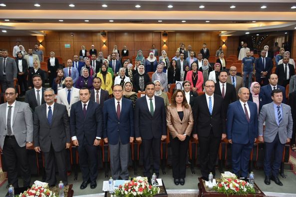 محافظ الشرقية يشهد إحتفالية المشروعات الفائزة في المبادرة الوطنية للمشروعات الخضراء الذكيةبالدقهلية