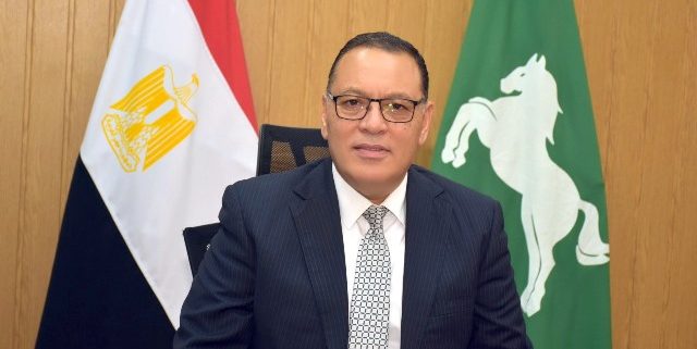 محافظ الشرقية يعلن : أخذ عينات من بئر المياه المهمل لتحليلها وإعادة تشغيله