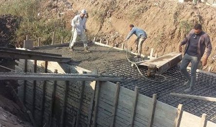 محافظ الشرقية يُتابع اعمال تغطية ترعة المدير بمنيا القمح