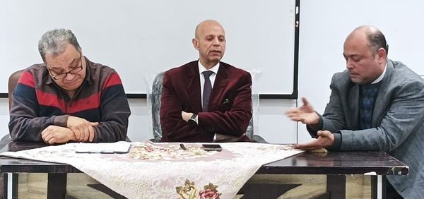 وكيل وزارة الصحة بالشرقية يجتمع بإدارة مستشفى الصدر لمناقشة تطوير الخدمات الطبية بالمستشفى