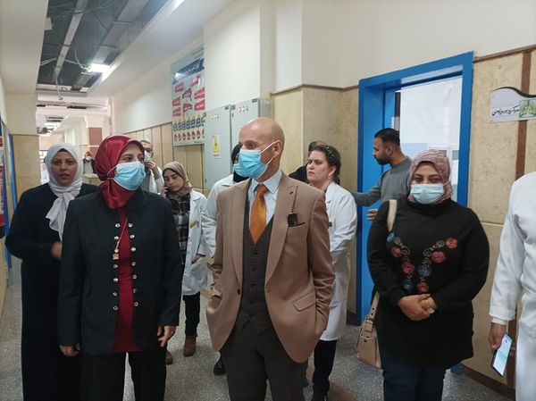 وكيل وزارة الصحة بالشرقية يتفقد الخدمات الطبية بمستشفي الصدر بالزقازيق