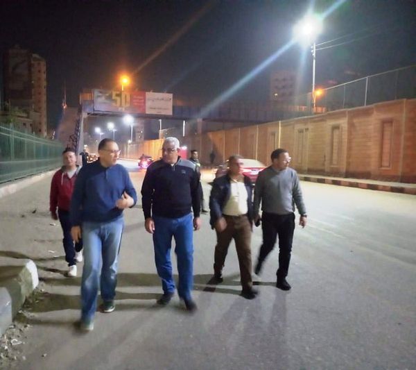 ليلاً.. محافظ الشرقية يُتابع معدلات أداء ونسب تنفيذ اعمال الرصف والتطوير الجاريه بالزقازيق