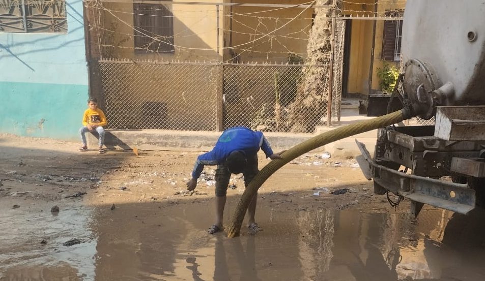 الانتهاء من إصلاح كسر بمواسير مياه الشرب الرئيسية بشوارع بلبيس ومنيا القمح