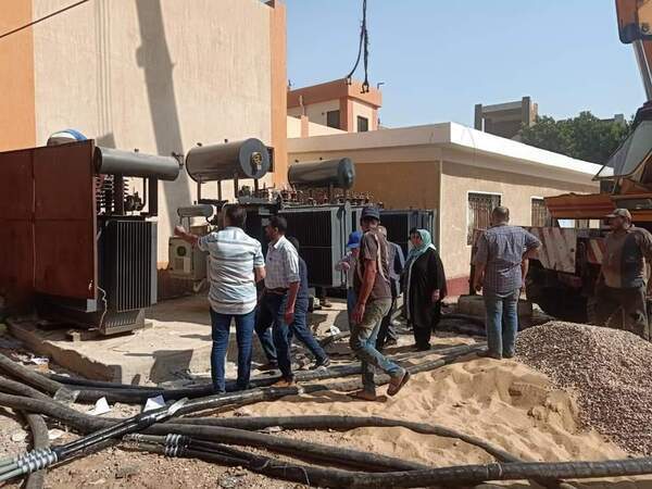 رئيس كهرباء القناة يشرف علي تركيب 3 «أوتوترانسفورم» بقرية “شبرا النخلة” مركز بلبيس