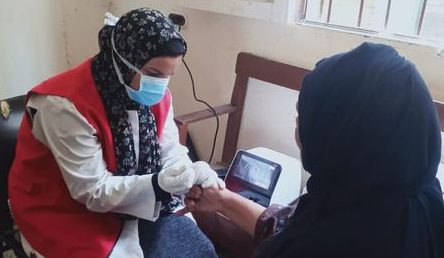 صحة الشرقية تقدم الخدمة الطبية للسيدات وكبار السن بقري وعزب مدينة القنايات