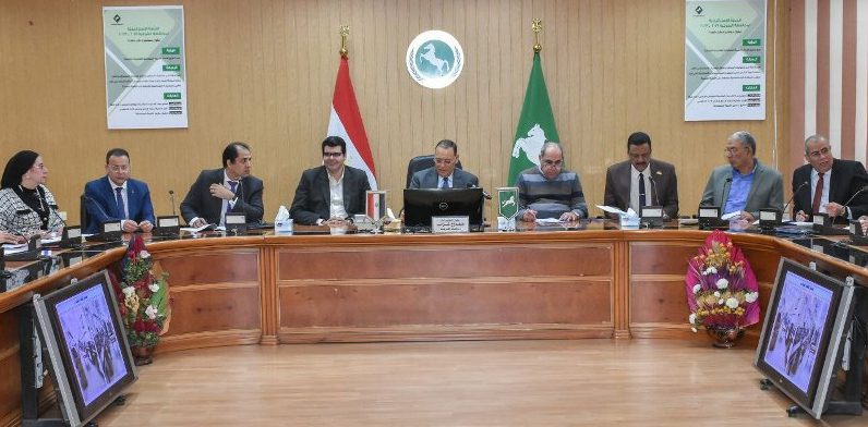 محافظ الشرقية يترأس اجتماع مجلس إدارة المناطق الصناعية لمناقشة الطلبات المقدمة من المستثمرين