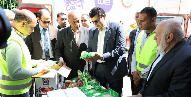 توزيع 1400 كرتونة غذائية على الأسر الأولى بالرعاية بالشرقية