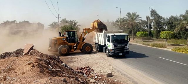 وحدة التدخل السريع بالشرقية تقوم برفع (23580) طن قمامة و مخلفات مبانى بنطاق المحافظة