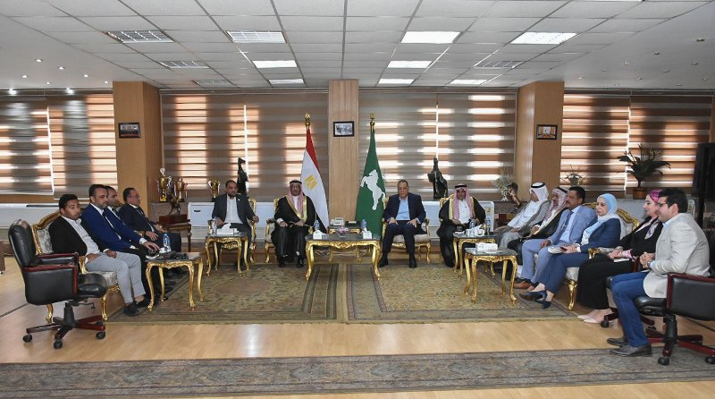 محافظ الشرقية يلتقي رئيس مجلس القبائل العربية والعائلات المصرية