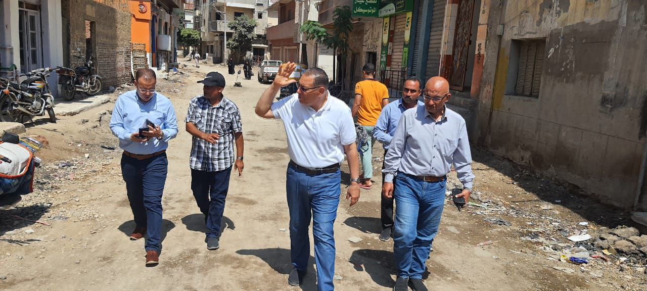 خلال جولته المفاجئة بمدينة أبو كبير…..محافظ الشرقية يُشدد على تكثيف أعمال النظافة