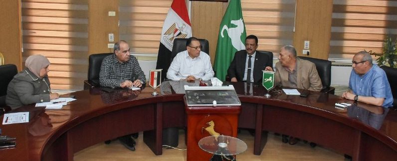 محافظ الشرقية يعقد اجتماعاً لمتابعة آليات توريد القمح …ويقول لن أسمح باحتكار قوت الشعب