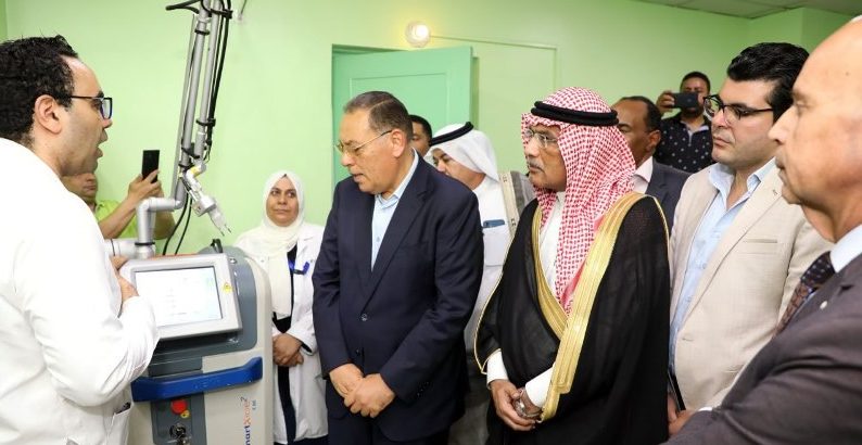 محافظ الشرقية يشهد تسليم أجهزة طبية مقدمة من لجنة مصر العطاء بنقابة الأطباء لمركز ههيا للحروق