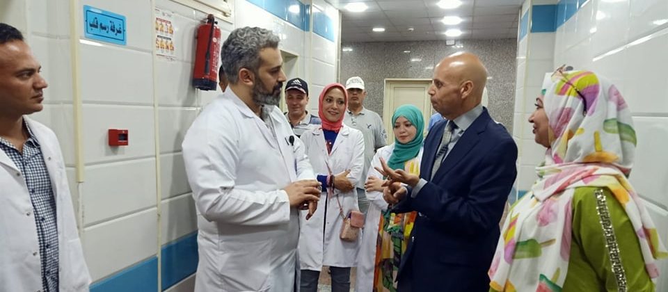 وكيل وزارة الصحة بالشرقية يتابع خطة الطوارئ بمنافذ تقديم الخدمة الطبية بالزقازيق
